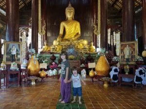 templo de chiang mai en familia