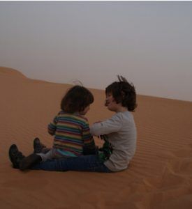 desierto con niños