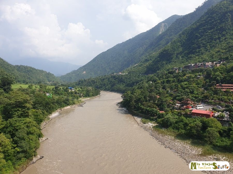 Vistas del río Trisuli desde el Teleférico a Manakamana, durante nuestra ruta de 10 días en Nepal
